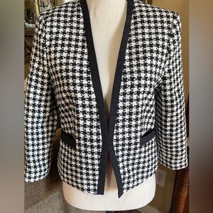 Forever 21 Women's Black and White blazer Jacket‎ size medium